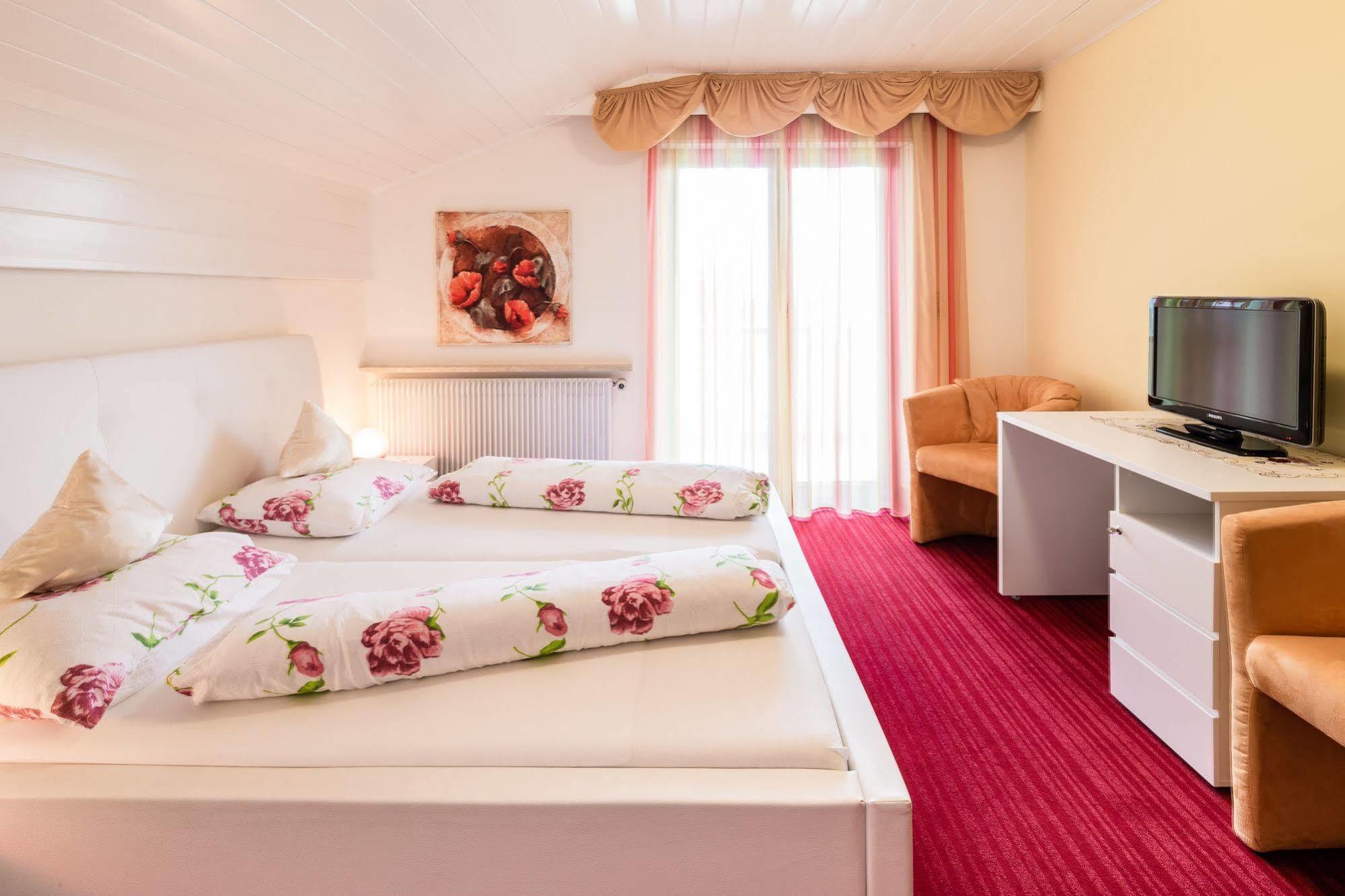 Hotel Gschwangut ลานา ภายนอก รูปภาพ